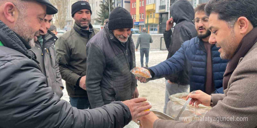 Başkan Adıgüzel, taraftarlara sıcak çorba ikram etti