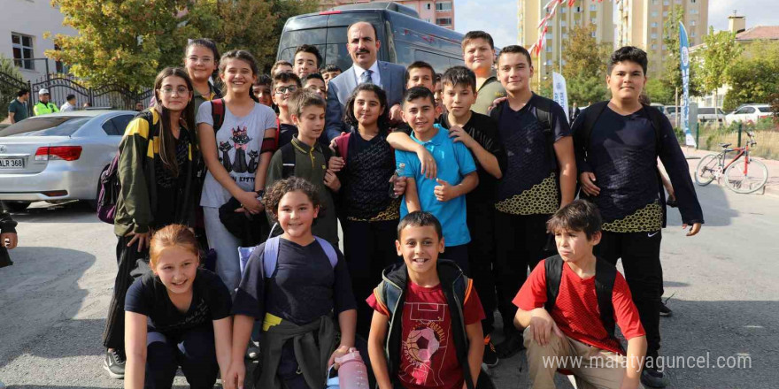 Başkan Altay gençleri doğum günü hediyeleriyle sevindirecek