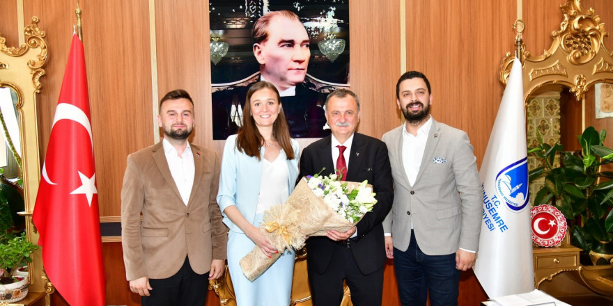 Başkan Balaban Manisa’nın tek kadın Belediye Başkanı Durbay’ı ağırladı