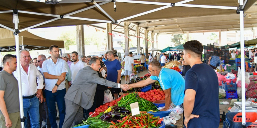 Başkan Balaban Muradiye Pazaryeri’nde esnaf ziyareti yaptı