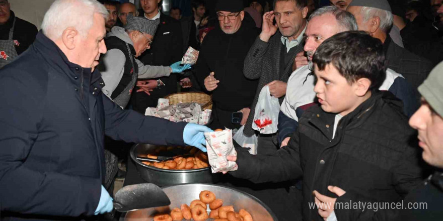 Başkan Bozbey’den Regaib Kandilinde tatlı ve lokma ikramı