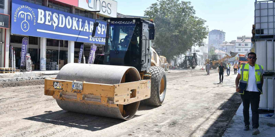 Başkan Büyükkılıç, 50 yıllık altyapısı yenilenen Argıncık Toptancılar Sitesi’nde incelemelerde bulundu