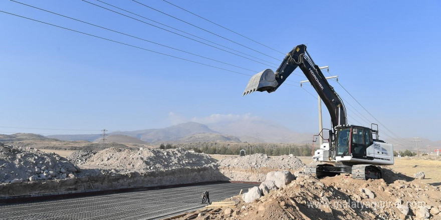 Başkan Büyükkılıç, Develi’nin giriş kapısı olacak yeni terminal inşaatını inceledi