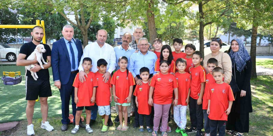 Başkan Büyükkılıç; Eskişehir Bağları’nda 3 mahalle muhtarı ve vatandaşlarla bir araya geldi