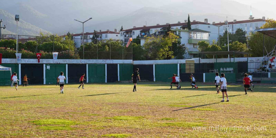 Başkan Çavuşoğlu; “29 Ekim coşkusunu futbol ile yaşıyoruz”