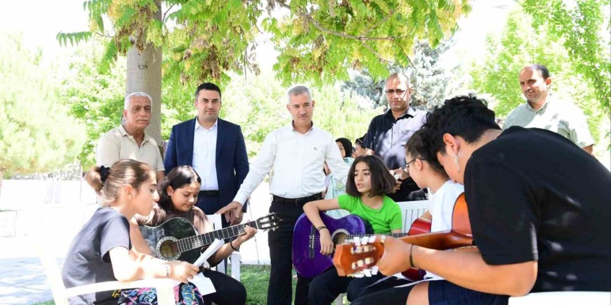 Başkan Çınar, Şehit Ömer Halisdemir Gençlik Merkezi çalışmalarını inceledi