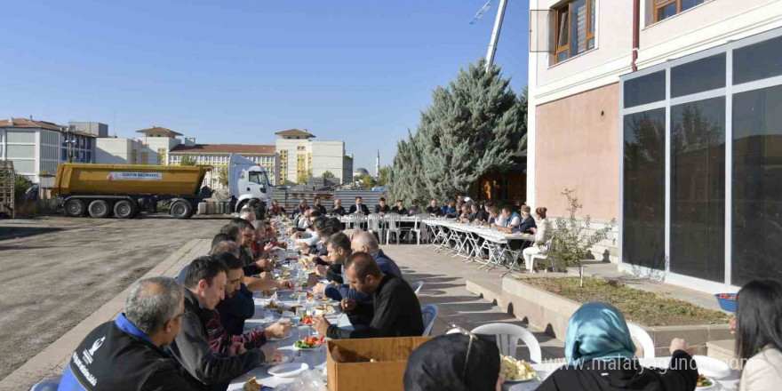 Başkan Çırpanoğlu belediye personeli ile kahvaltıda bir araya geldi