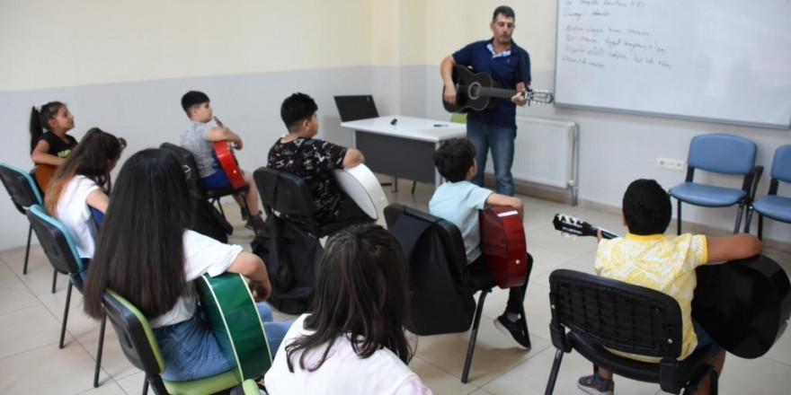 Başkan Çolakbayrakdar, “Geleceğin güçlü Türkiye’sine hazır nesiller yetiştiriyoruz”