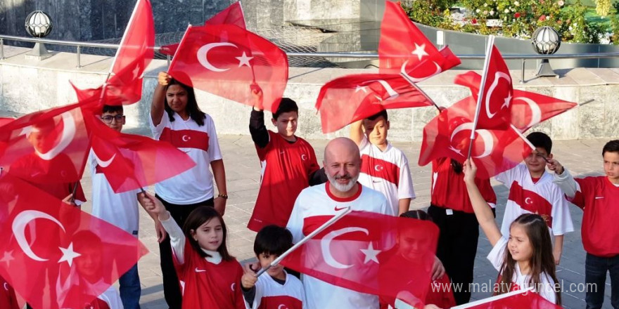 Başkan Çolakbayrakdar’dan milli maça özel klip