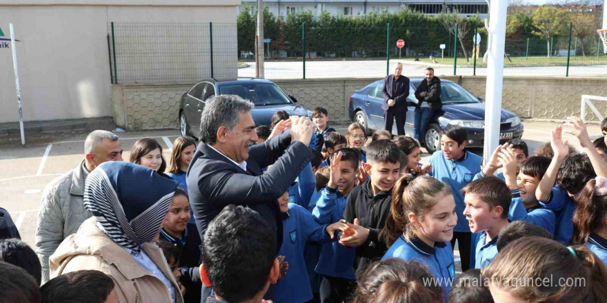 Başkan Deviren öğretmenleri unutmadı