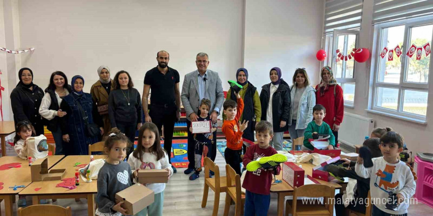 Başkan Elbi sözünü tuttu, Karabiga’daki tüm çocuklara ayakkabı hediye edildi