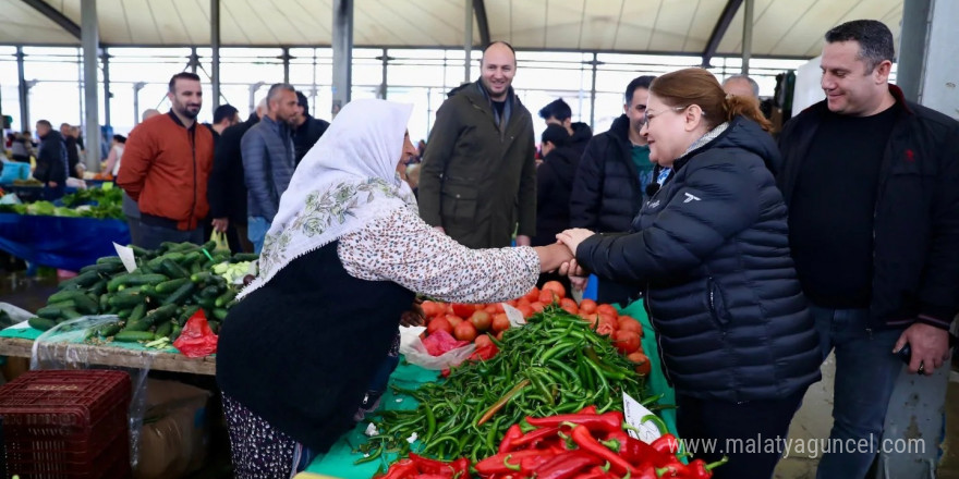 Başkan Gençay, vatandaşlarla bir araya geldi