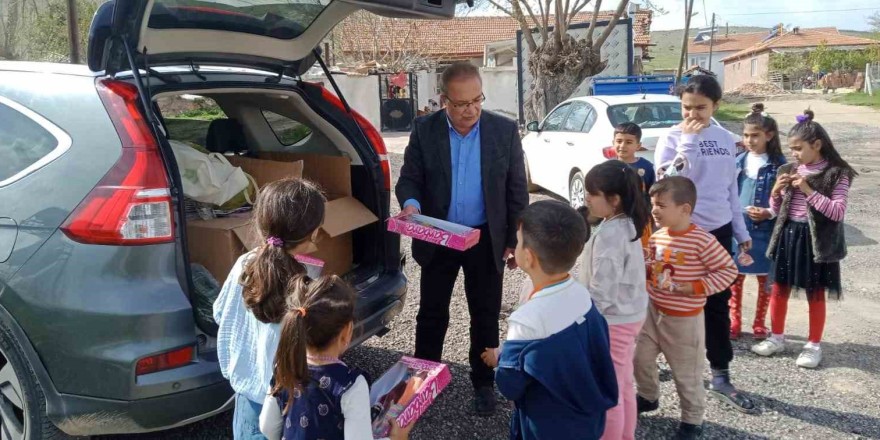 Başkan Kazgan, depremzede çocukların oyuncaklarını unutmuyor