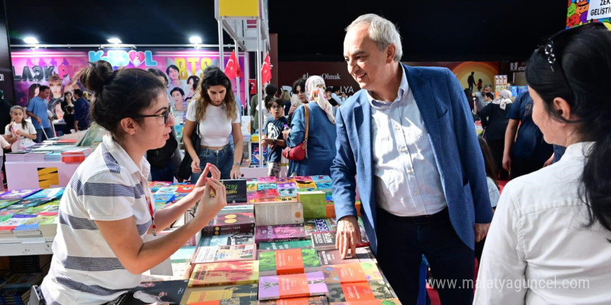 Başkan Kocagöz’den gençlere kitap okuma tavsiyesi