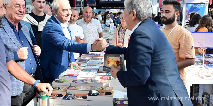 Başkan Kocagöz’den gençlere kitap okuma tavsiyesi