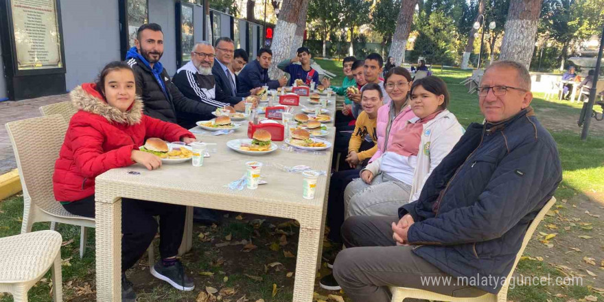 Başkan Öküzcüoğlu özel öğrencilerle buluştu