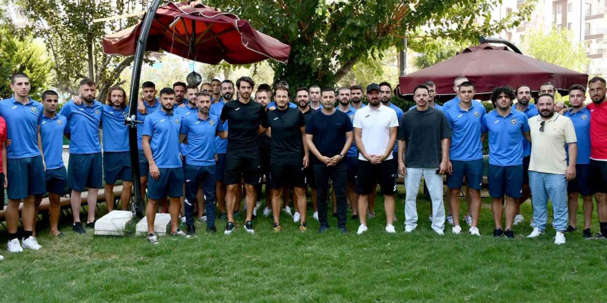 Başkan Ömer Günel: 'Kuşadasıspor’a zararı dokunacak oluşumlara asla müsade etmeyiz'