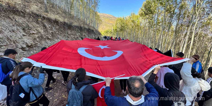 Başkan Özdoğan, Ortaseki Ormanları’nda Cumhuriyet Yürüyüşü’nde