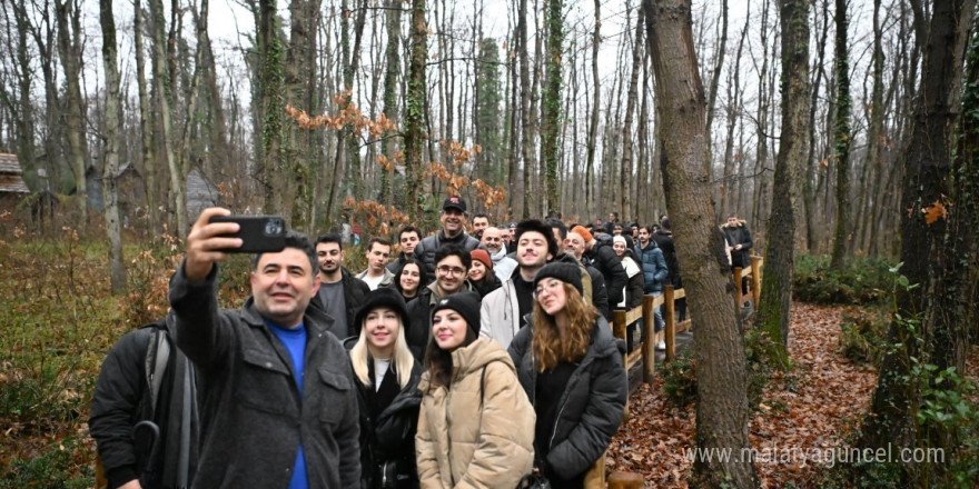 Başkan rehber oldu, bakan yardımcısı ve öğrencilere doğa ile tarihi anlattı