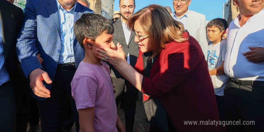 Başkan Şahin, doğuştan kulağı olmayan Sabri’nin hayallerine dokundu