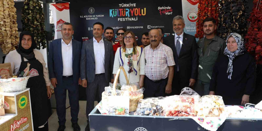 Başkan Şahin festival alanında vatandaşlarla bir araya geldi