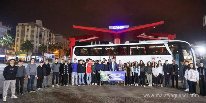 Başkan Sandıkçı: “Eğitim projelerimizle öğrencilerimizin yanında olmaya devam edeceğiz”