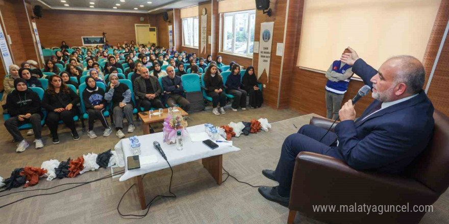 Başkan Sandıkçı: “Eğitim projelerine öğrencilerin istekleri doğrultusunda yön veriyoruz”