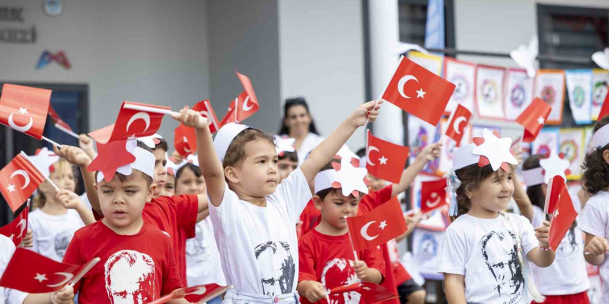 Başkan Seçer: 'Bağımsızlık mücadelesinin zaferle taçlandığı gündür bugün'