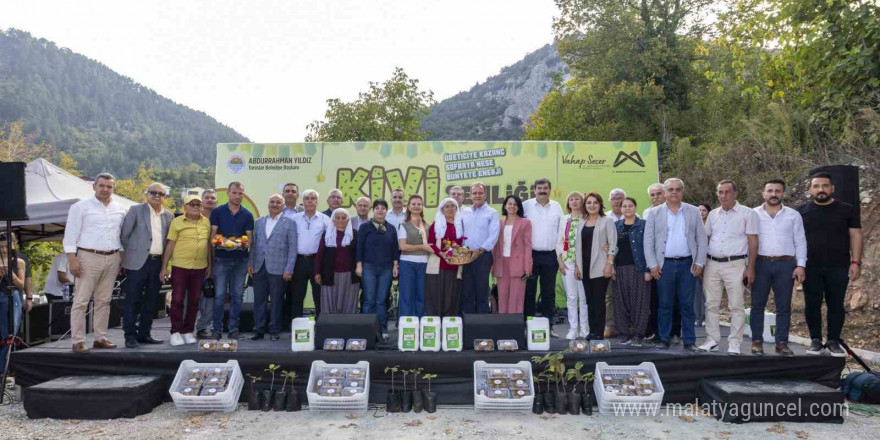 Başkan Seçer, ’Kivi Şenliği’ne katıldı