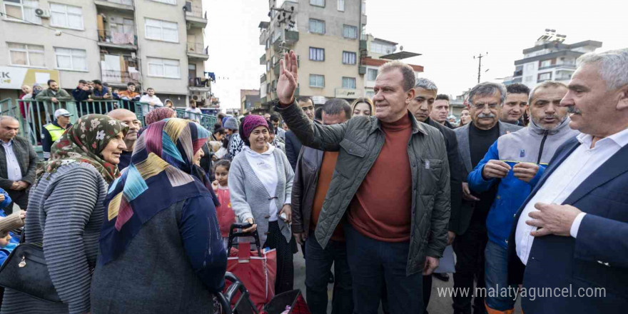 Başkan Seçer, pazar yerini gezdi, vatandaşları dinledi