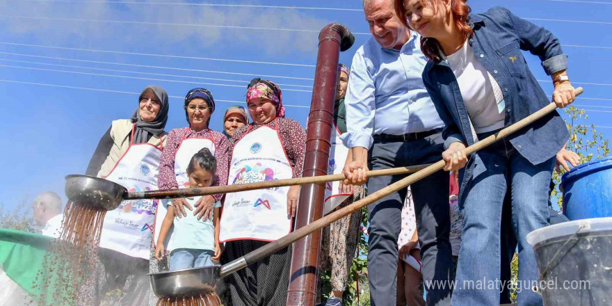 Başkan Seçer, Silifke’de ’Bağ Bozumu Şenliği’ne katıldı