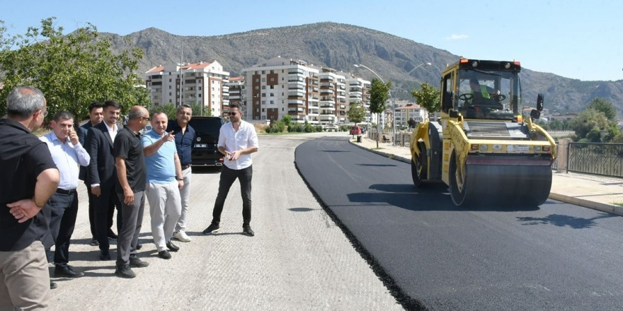 Başkan Sevindi: “Asfaltlamada ilk hedefimiz çukurlu yollar”