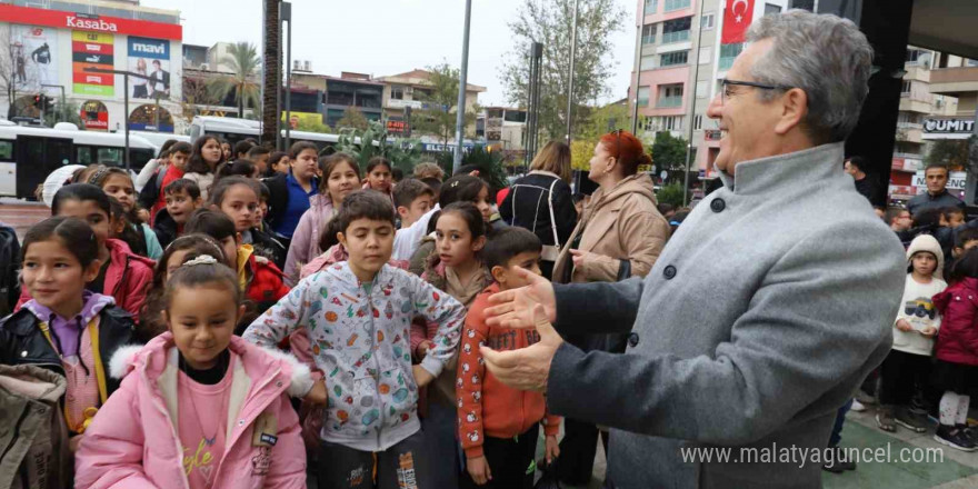 Başkan Tetik’ten minik öğrencilere sürpriz