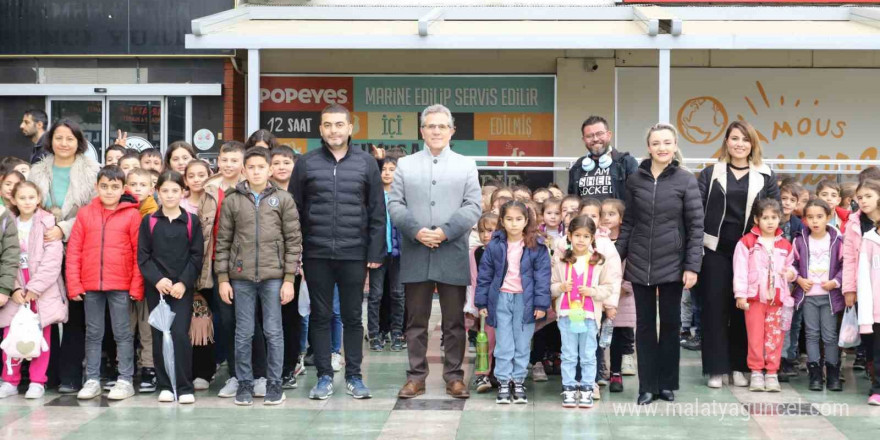 Başkan Tetik’ten minik öğrencilere sürpriz