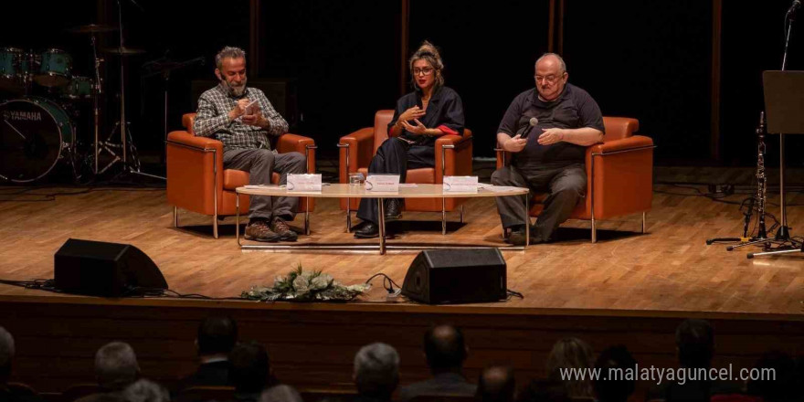 Başkan Tugay Edebiyat Festivali’ni şiirle açtı