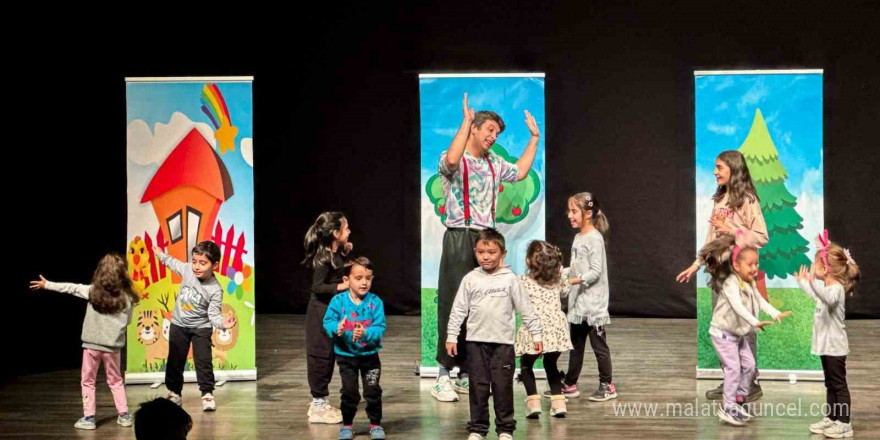 Başkan Yetişkin, Efeler’in çocuklarını tiyatroyla buluşturdu