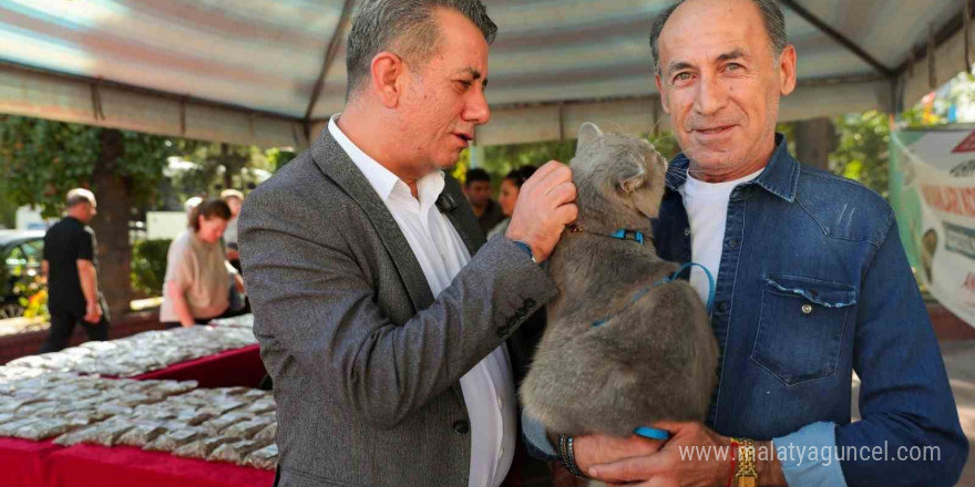 Başkan Yetişkin’den can dostlar için mama dağıtımı