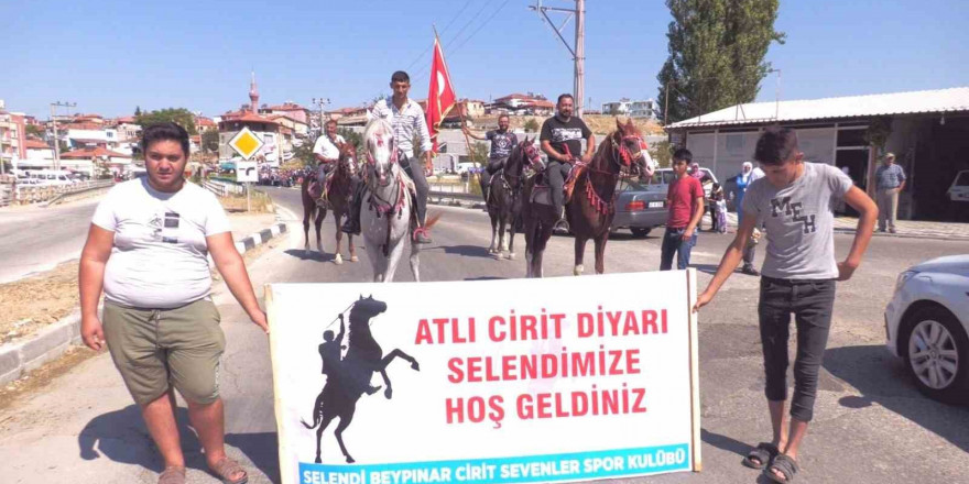 Başkan Zeyrek ilçe girişinde atlı birliklerle karşılandı