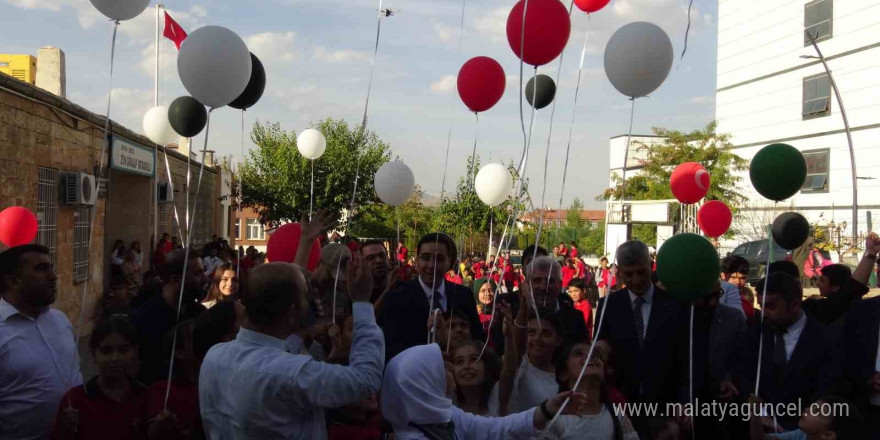 Batman’da Filistin’e destek için öğrenciler gökyüzüne balon bıraktı