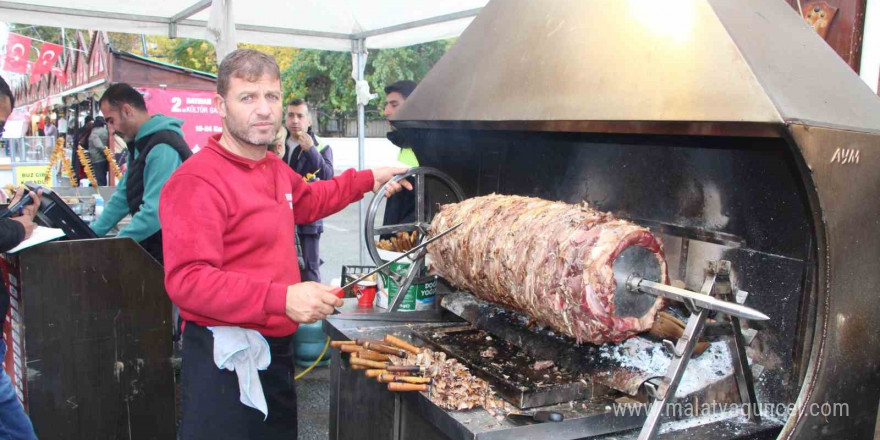 Batman’da gastronomi festivalinde Erzurum çağ kebabına yoğun ilgi