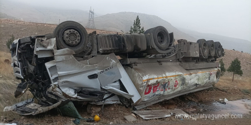 Batman’da petrol yüklü tır devrildi: 1 yaralı