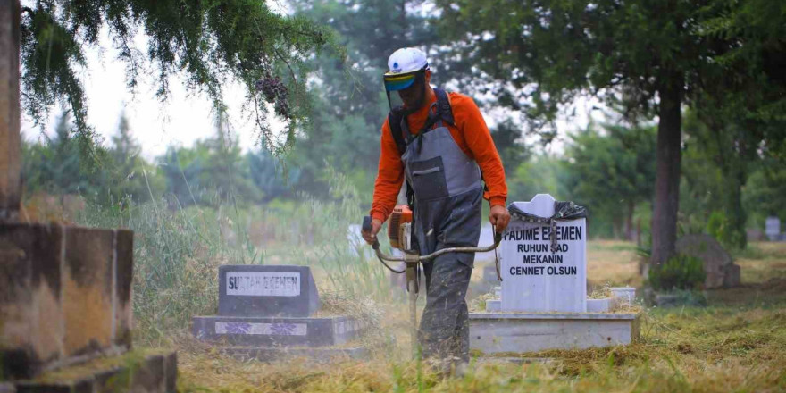 Battalgazi Belediyesi mezarlıkların bakım ve temizliğini sürdürüyor
