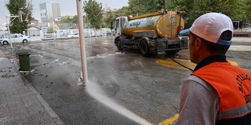 Battalgazi’de okul bahçeleri temizlendi