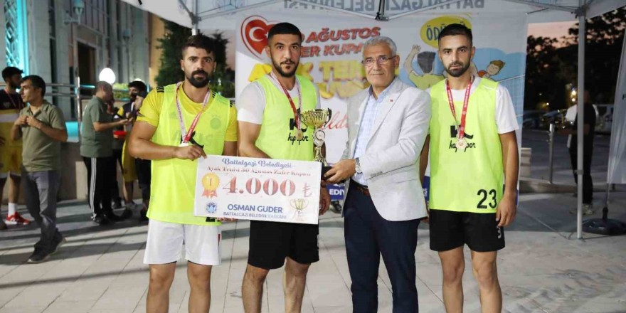 Battalgazi’deki ayak tenisi turnuvasının finali yapıldı