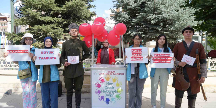 Bayburt Çocuk Hakları İl Komitesi üyesi çocuklardan 30 Ağustos Zafer Bayramı farkındalık etkinliği