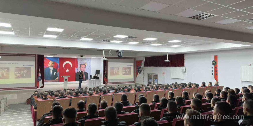 Bayburt Emniyeti uyuşturucuyla mücadele konularında eğitimler vererek vatandaşı bilgilendiriyor