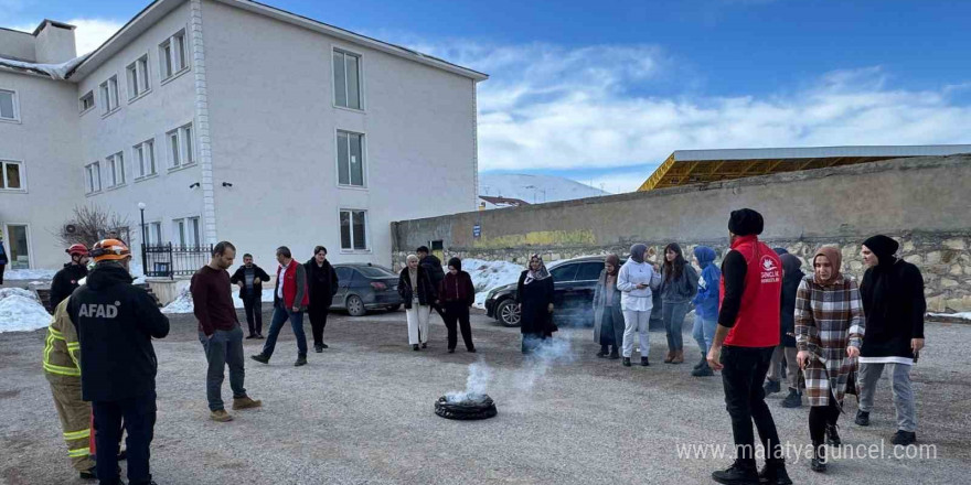 Bayburt Gençlik Merkezi personellerine “Afet Farkındalık Eğitimi” verildi