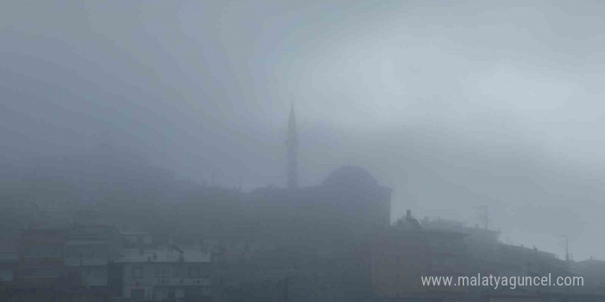 Bayburt güne sisle uyandı