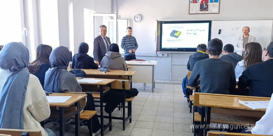 Bayburt Milli Eğitim Müdürü Güney, YKS hazırlık kamplarını ziyaret etti