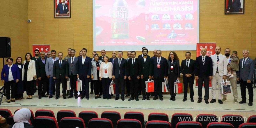 Bayburt’ta ’Filistin Mücadelesinde Türkiye’nin Kamu Diplomasisi’ konulu panel düzenledi